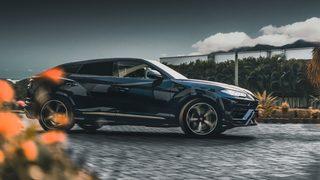 Rüyada siyah araba görmek ne anlama gelir? Rüyada siyah, spor, lüks araba satın almak ne demek?