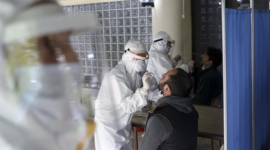 T&uuml;rkiye'de aşısızlara PCR test zorunluluğu kaldırıldı