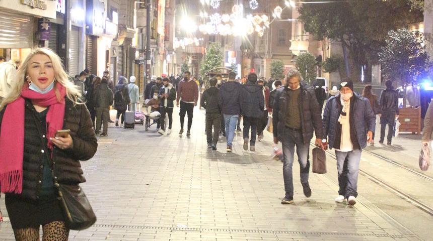 Kısıtlamanın başlamasıyla İstiklal Caddesi turistlere kaldı