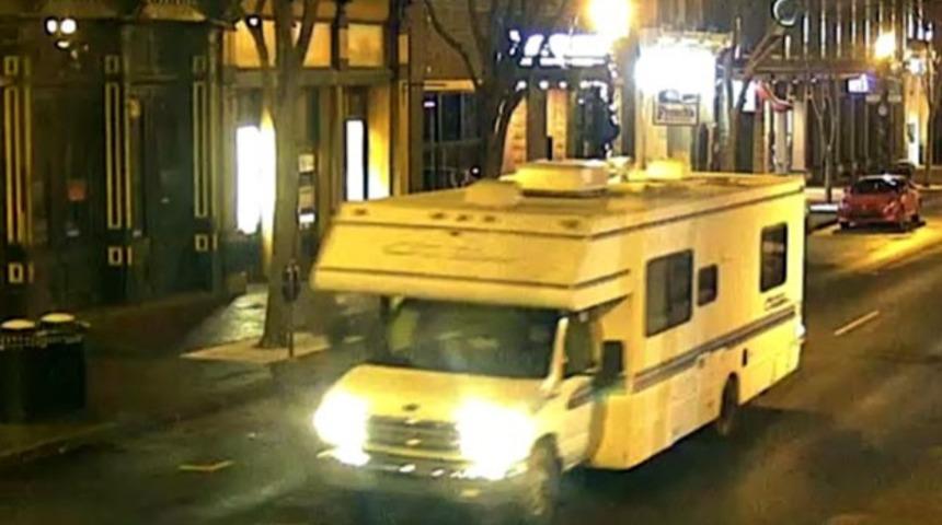 ABD polisi patlayan aracın fotoğrafını paylaşarak halktan yardım istedi