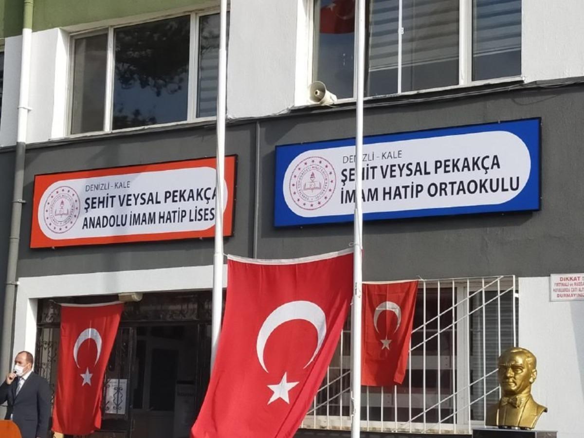 Denizli&rsquo;de şehidin ismi 2 okula verildi