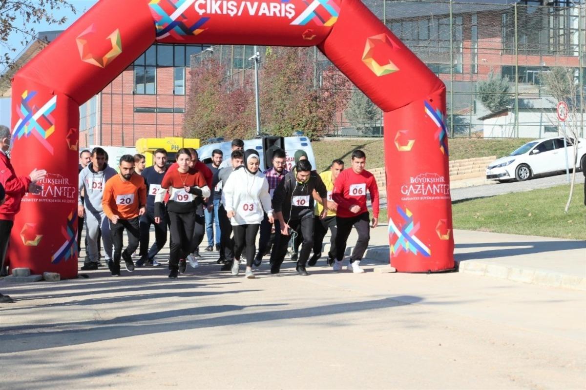 Gen&ccedil;lerden "Kurtuluş" koşusu