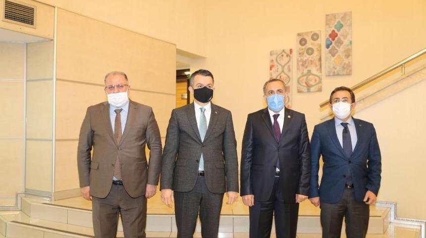 AK Parti milletvekilleri Arvas ve G&uuml;la&ccedil;ar, Tarım ve Orman Bakanı Pakdemirli&rsquo;ye Van&rsquo;ın taleplerini iletti