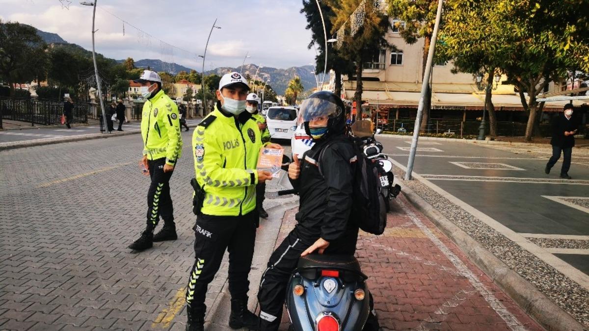 Marmaris&rsquo;te &lsquo;&rsquo; Kaskım Kafamdaki kaskom&rsquo;&rsquo; broş&uuml;rleri dağıtıldı