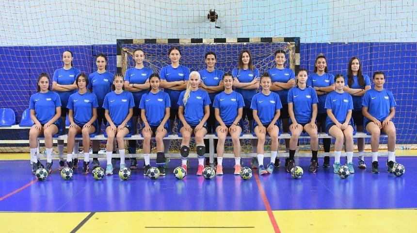 Mavi Kelebekler, ilk ma&ccedil;tan galip ayrıldı