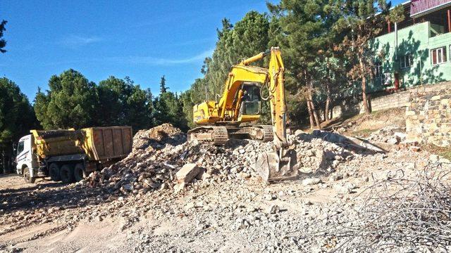 Kahramanmaraş’ta depreme dayanıksız okullar yıkılıyor