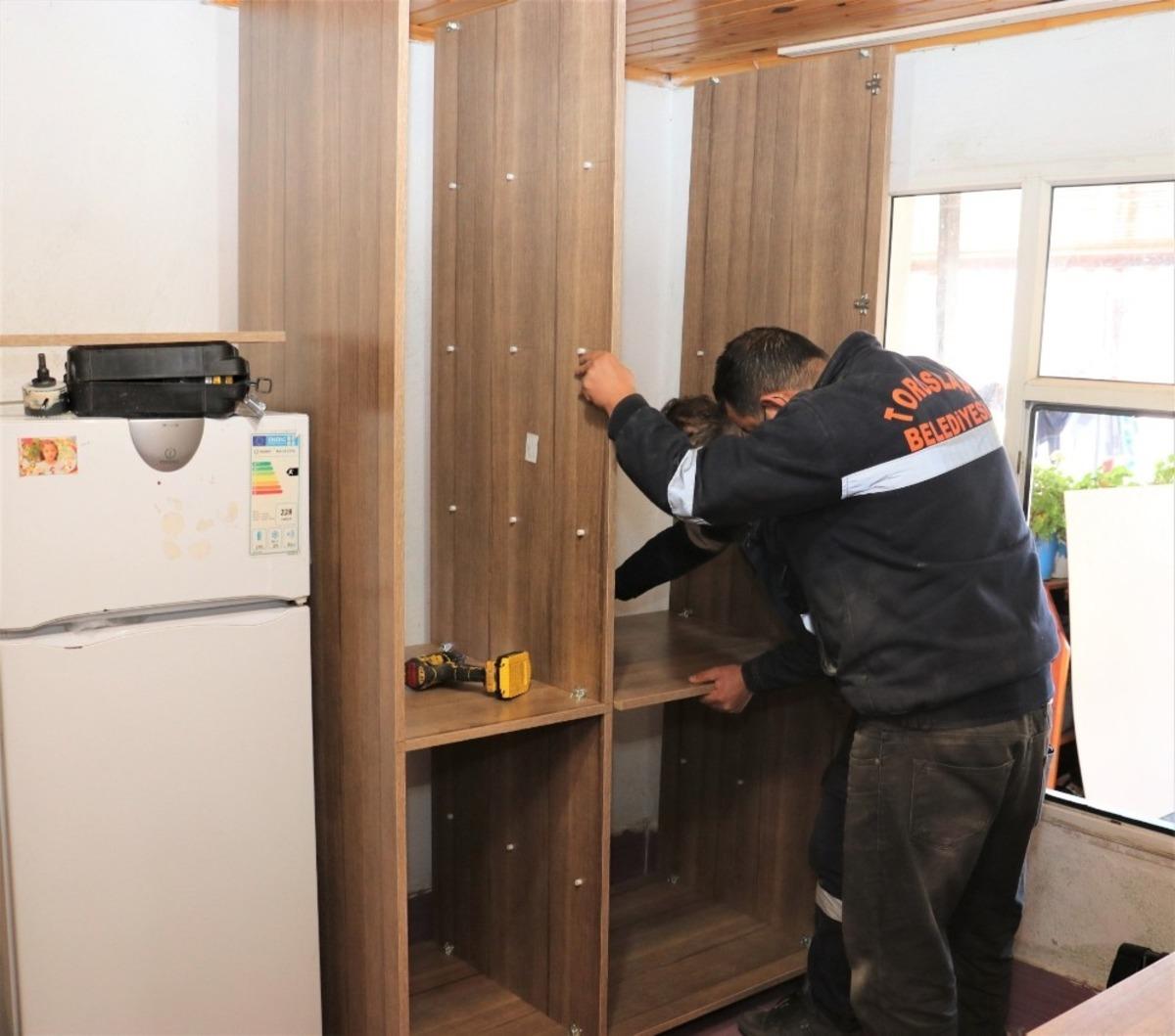 İhtiya&ccedil; sahibi ailenin mutfağı, Toroslar Belediyesince yenilendi
