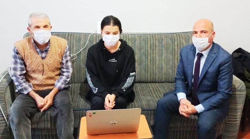 &Uuml;niversite &ouml;ğrencilerinin internet sıkıntısı &ccedil;&ouml;z&uuml;ld&uuml;