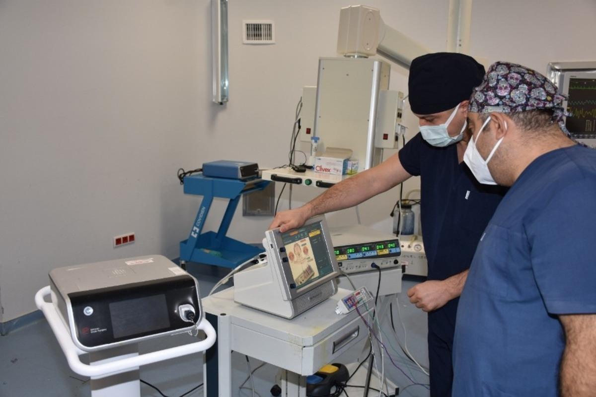 Tiroid cerrahisinde kalıcı ses kısıklığına &ccedil;&ouml;z&uuml;m