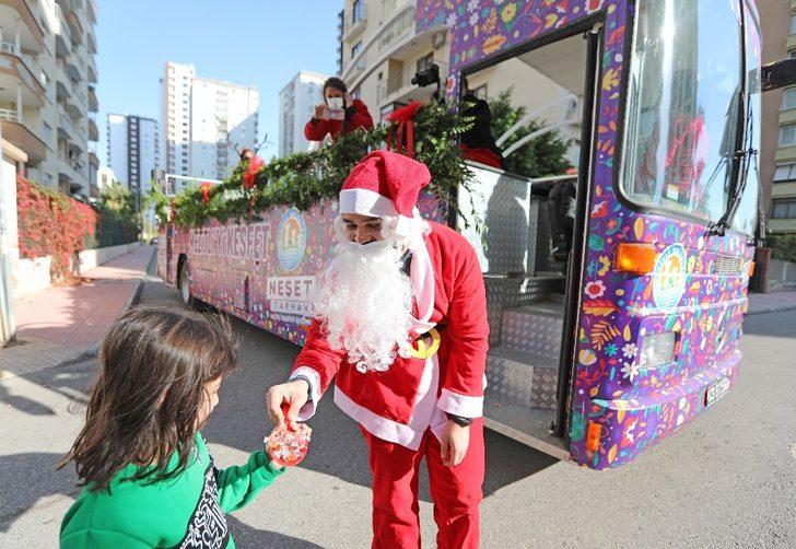 Mezitli Belediyesi, sokağa çıkma yasağında vatandaşlara yeni yıl coşkusu yaşattı G3