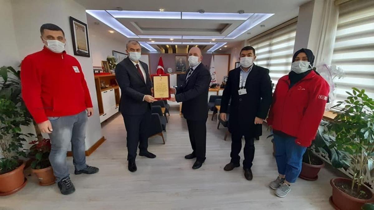 Aydın İl Milli Eğitim M&uuml;d&uuml;rl&uuml;ğ&uuml;&rsquo;ne T&uuml;rk Kızılay&rsquo;ından &rsquo;altın&rsquo; madalya