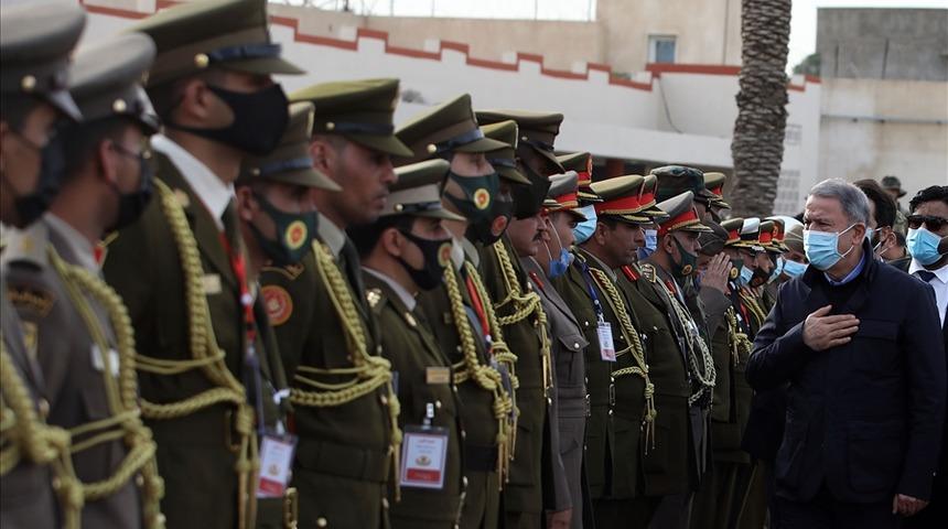 Bakan Akar ve TSK komuta kademesi Libya'da