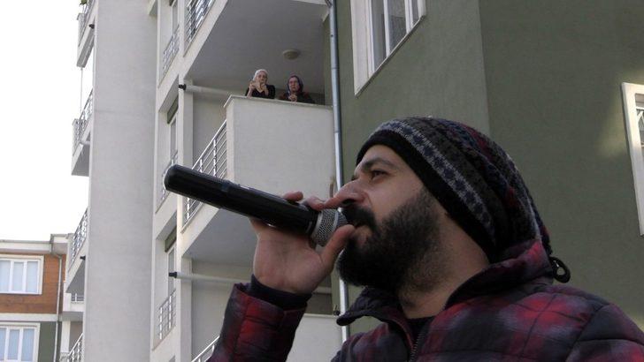 İpekyolu Belediyesi soğuk havayı mini konserle ısıtıyor G2