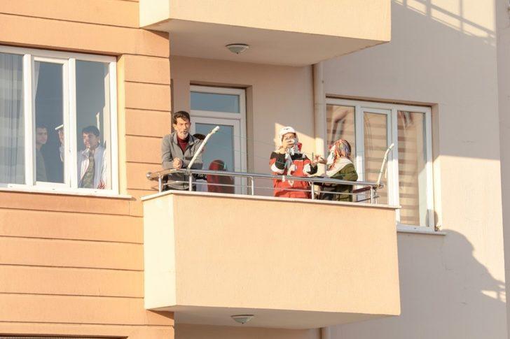 İpekyolu Belediyesi soğuk havayı mini konserle ısıtıyor G4