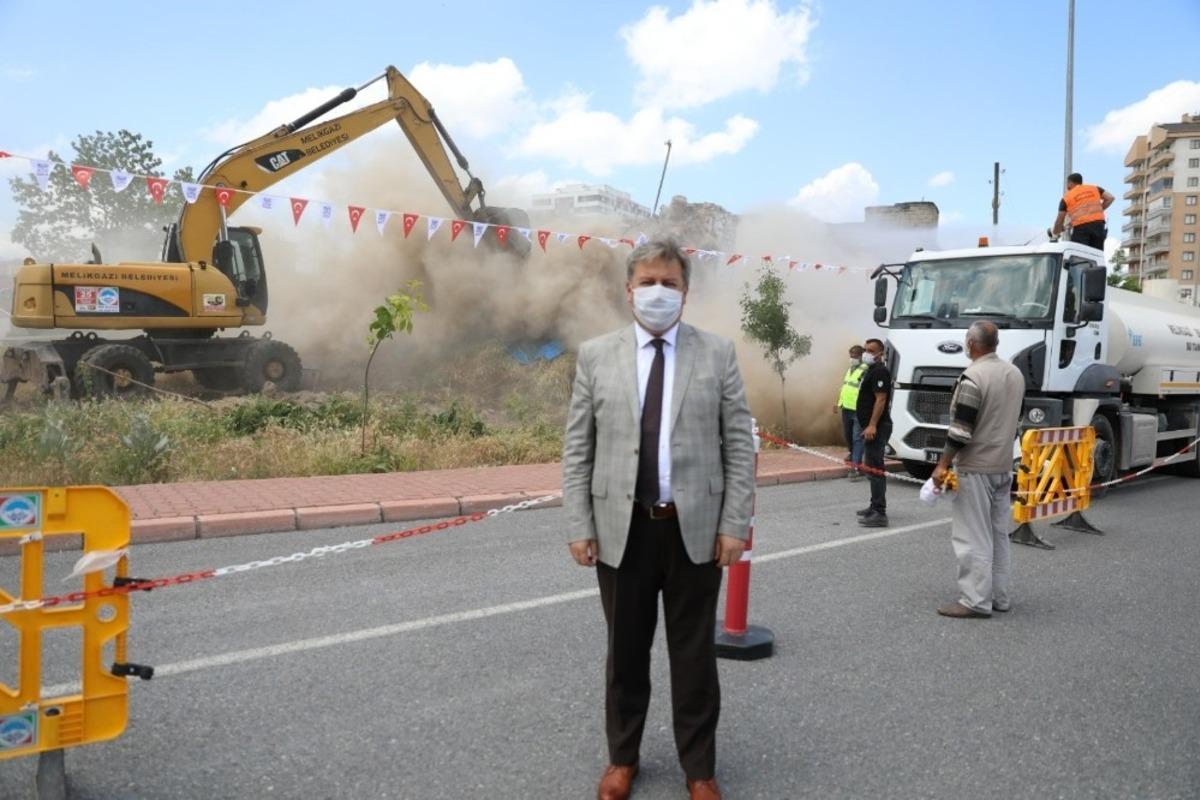 Melikgazi metruk yapılardan temizleniyor