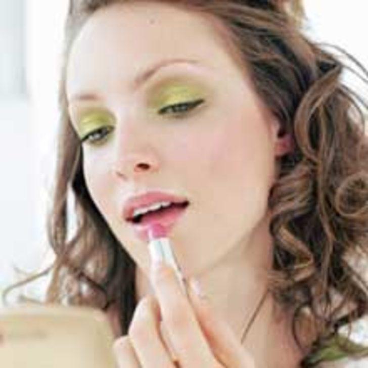 Dudak Parlatıcıları ve Rujlar Kanser Yapıyor