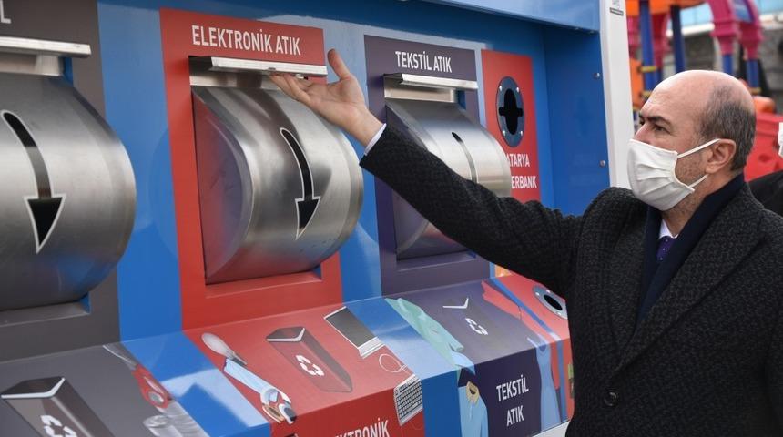 Sel&ccedil;uklu&rsquo;da mobil atık getirme merkezleri oluşturuldu