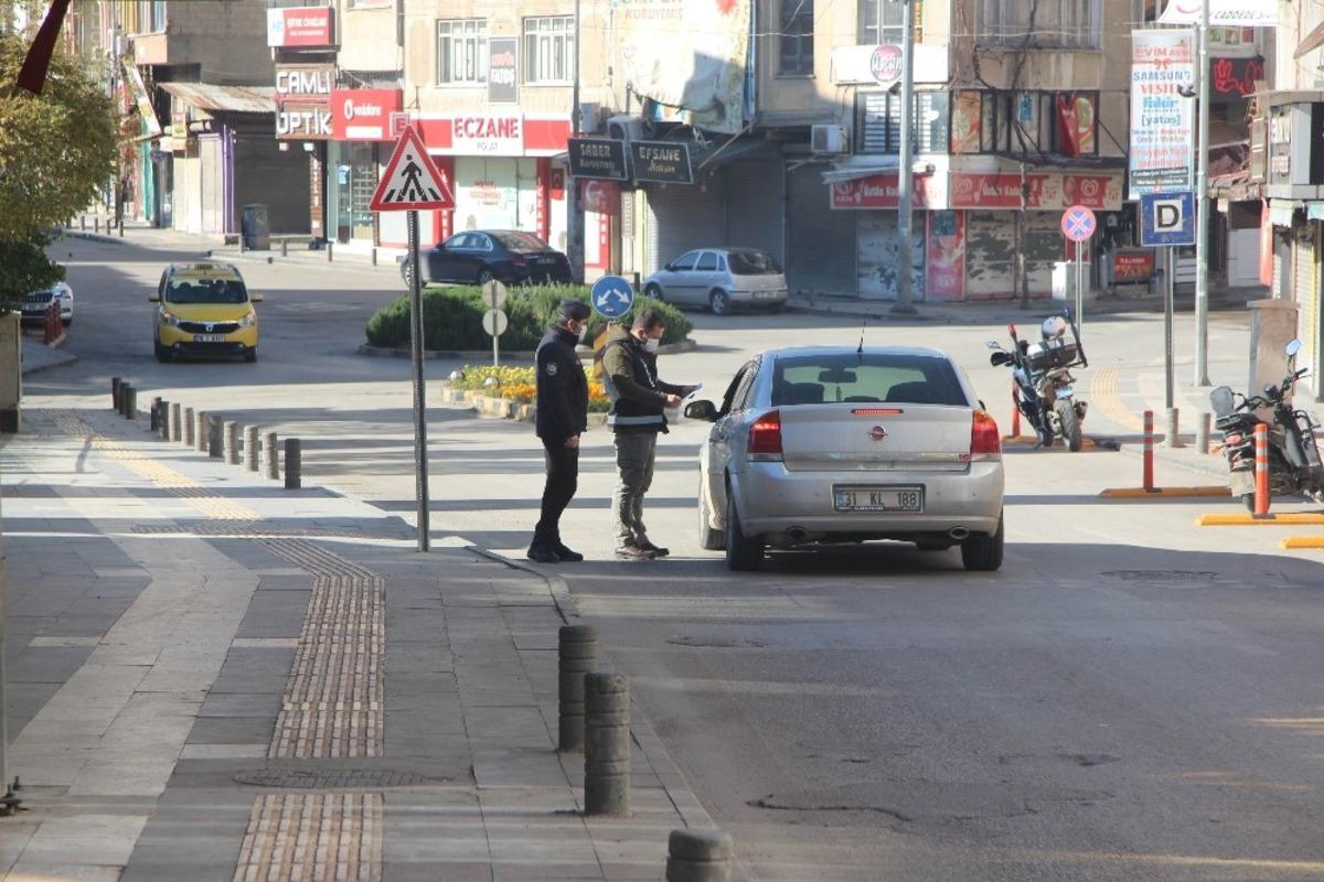 Sınır kenti Kilis sokağa &ccedil;ıkma kısıtlamasına uyuyor