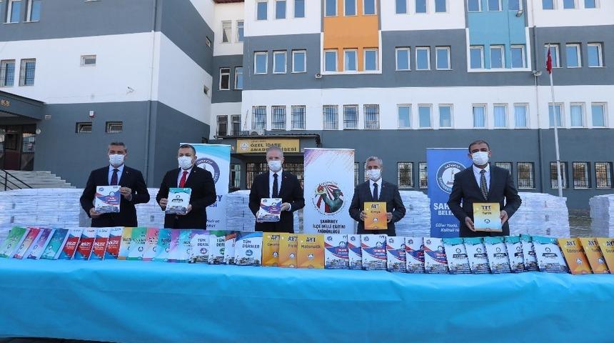 Şahinbey&rsquo;de 231 bin soru bankasının dağıtımına başlandı