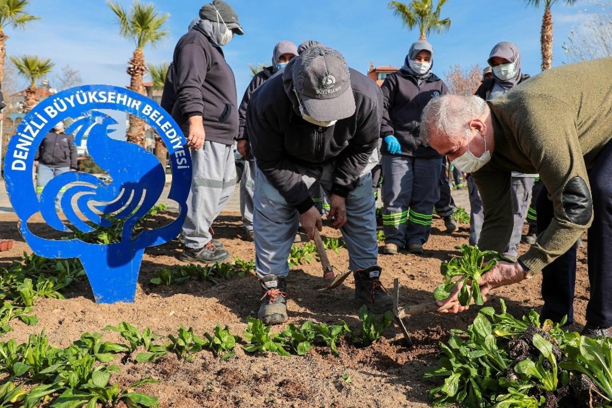 Denizli B&uuml;y&uuml;kşehir vatandaşları i&ccedil;in t&uuml;m personelleriyle &ccedil;alışıyor