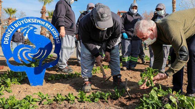 Denizli Büyükşehir vatandaşları için tüm personelleriyle çalışıyor