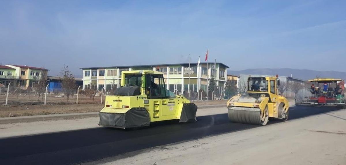 Merzifon OSB&rsquo;de yatırımcının yolu asfaltlanıyor