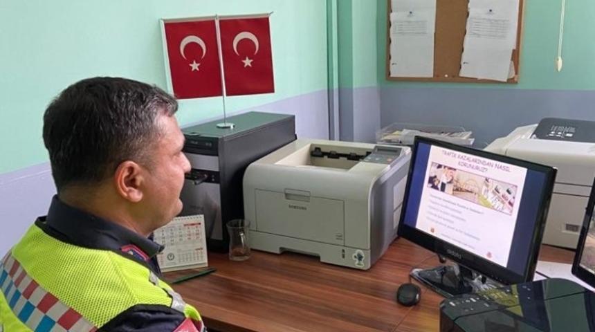 Jandarmadan &ouml;ğrencilere uzaktan trafik eğitim semineri