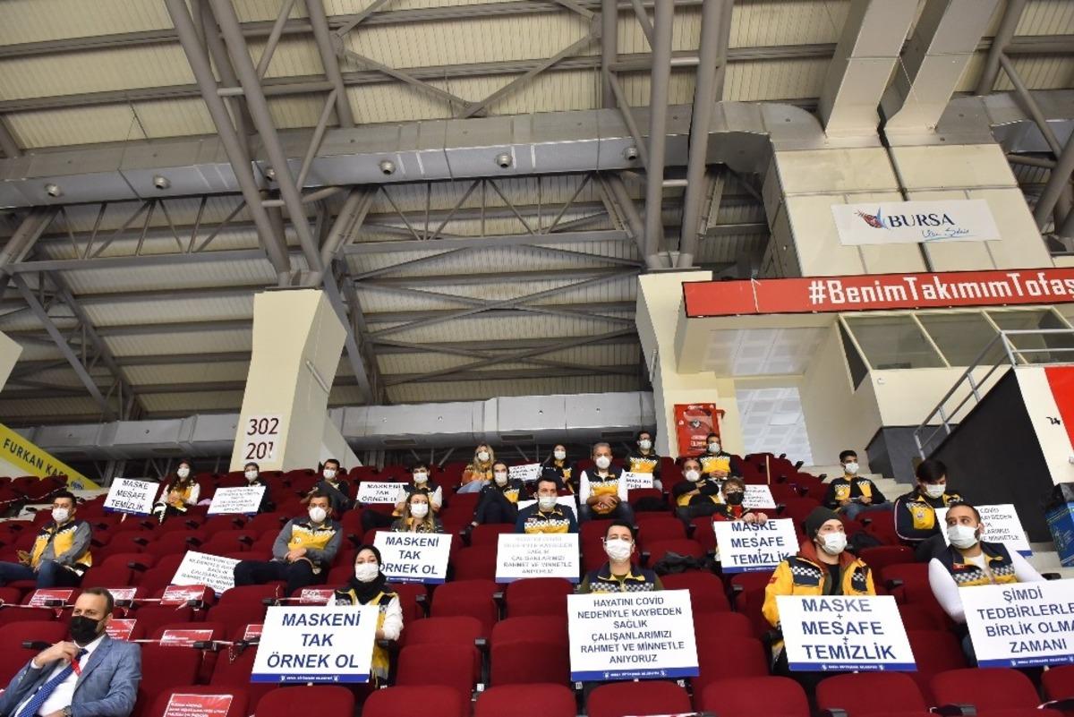 Sağlık&ccedil;ılara moral desteği