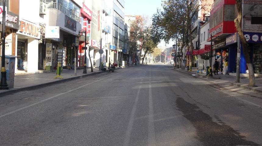 Cadde ve sokaklar boş kaldı