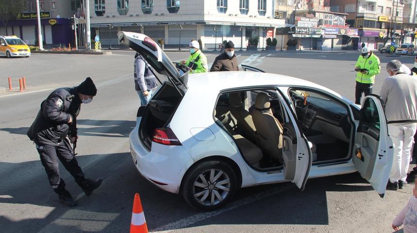 'Yeğenimi hastaneye götürüyorum' dediği otomobilden uyuşturucu çıktı