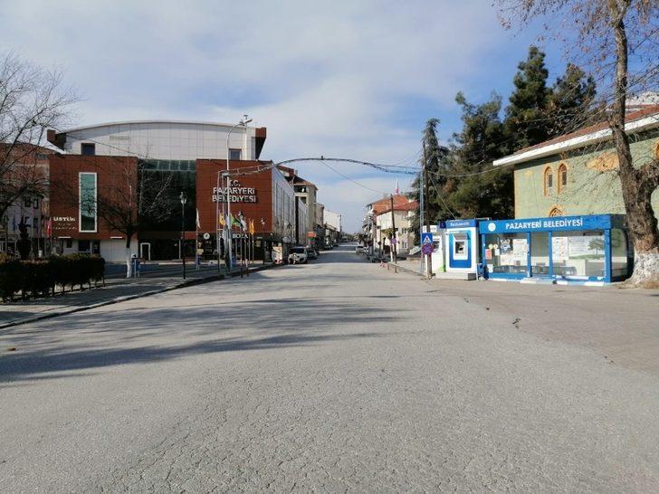 Pazaryeri’nde cadde ve sokaklar boş kaldı G4