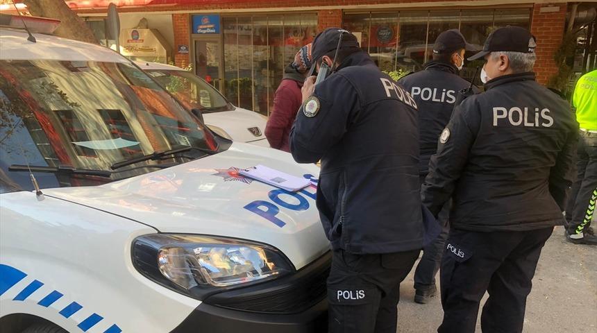 Kısıtlamayı ihlal edip sokakta kavga eden kişilere para cezası uygulandı