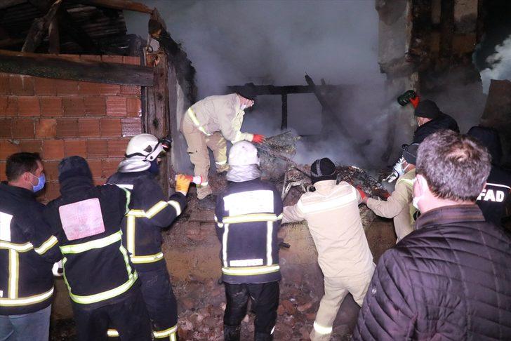 GÜNCELLEME - Bolu'da iki katlı evde çıkan yangında bir kişi öldü G1