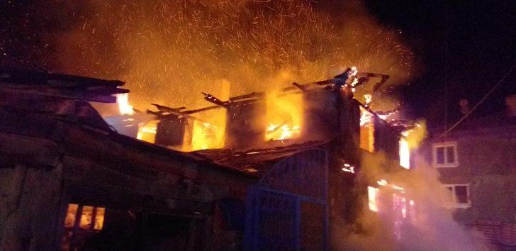 GÜNCELLEME - Bolu'da iki katlı evde çıkan yangında bir kişi öldü G4