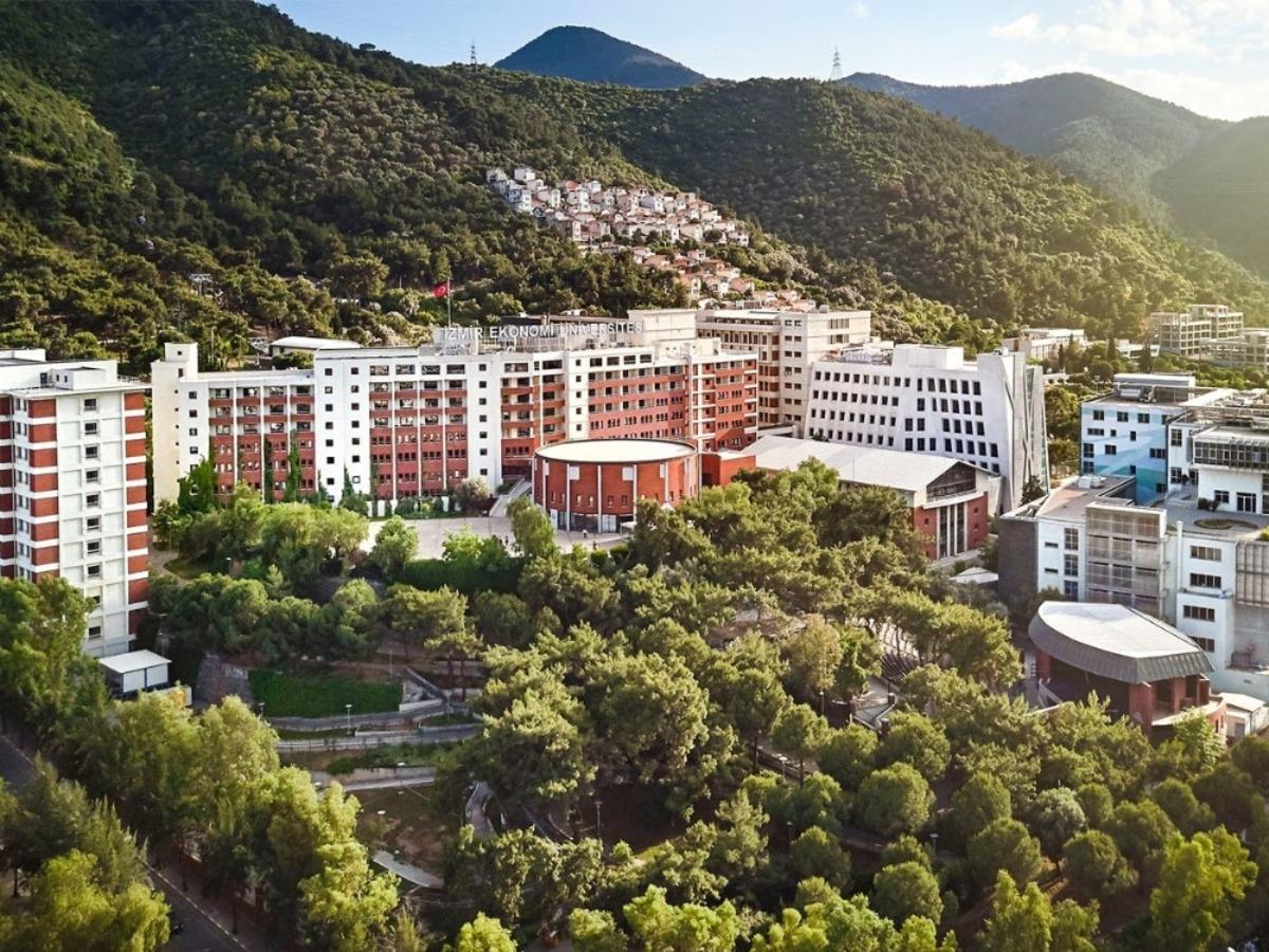 İzmir Ekonomi &Uuml;niversitesinin profes&ouml;rleri d&uuml;nya listesinde