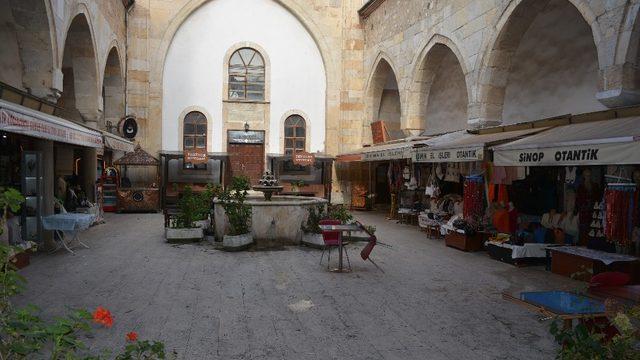 Tarihi medresede “korona” sessizliği