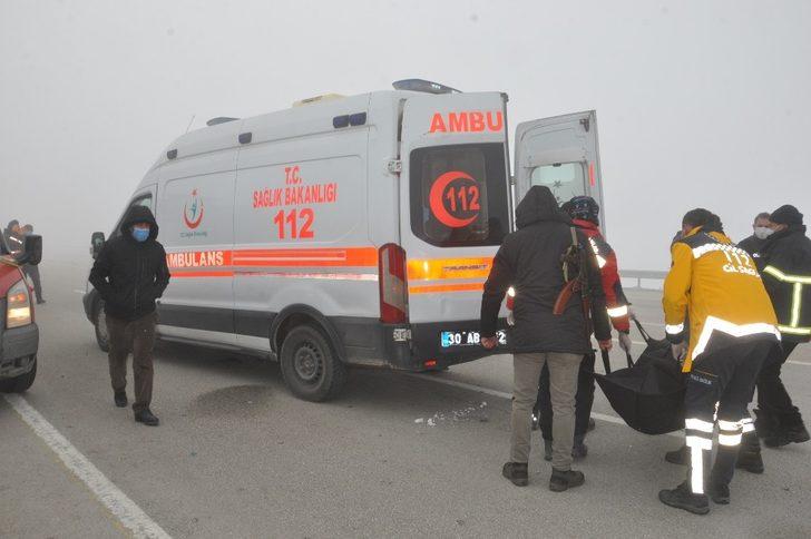 Yolcu minibüsüyle tır çarpıştı: 4 ölü, 5 yaralı G1