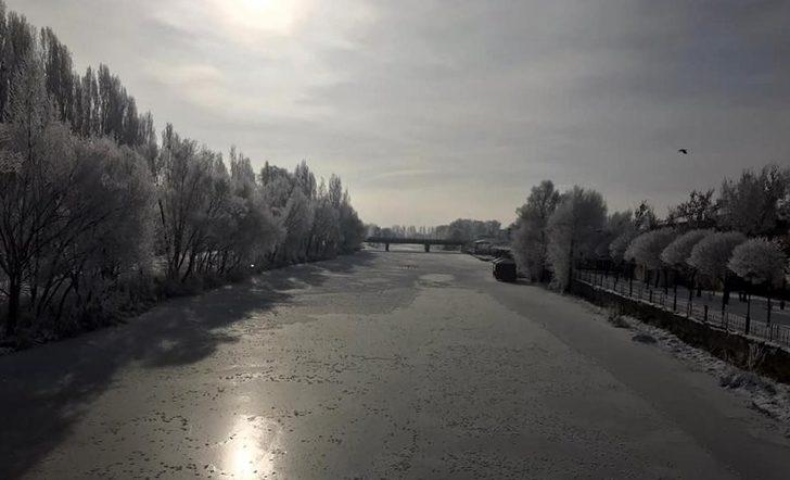 Bayburt’ta Çoruh nehri buz tuttu G3