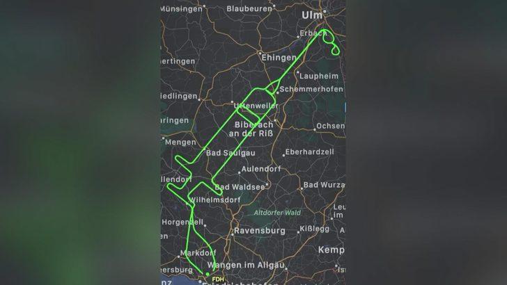 Almanya'da genç pilot gerçekleştirdiği uçuşla gökyüzüne dev şırınga resmi çizdi G4