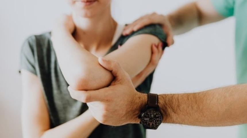 Tenisçi dirseği hastalığı nedir? Nasıl Tedavi edilir?