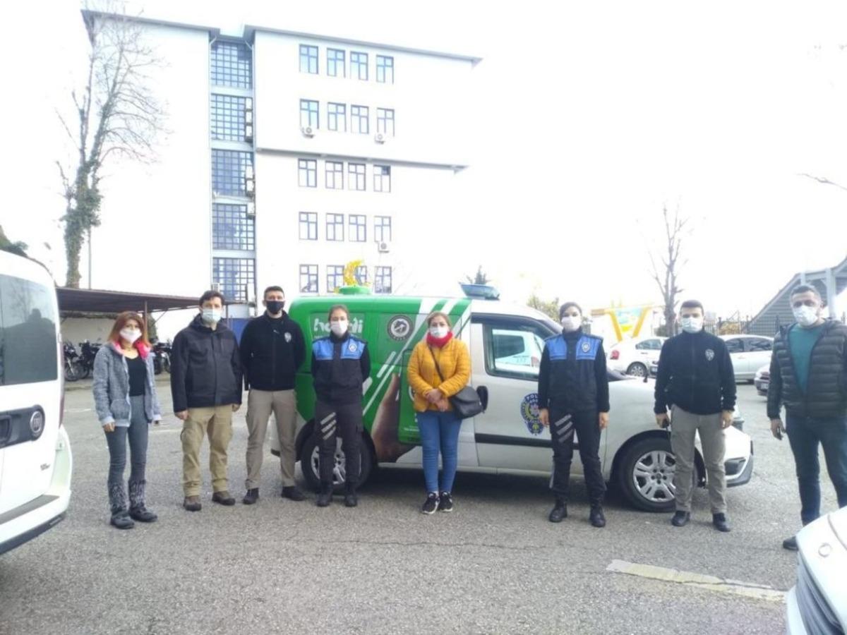 Sokak hayvanlarına polis şefkati