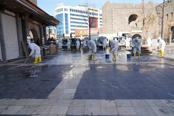 Diyarbakır Büyükşehir Belediyesinden 180 personel ve 44 araçla temizlik çalışması G5