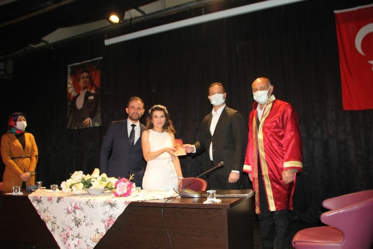 Belediye Başkanı Altın nikah kıydı