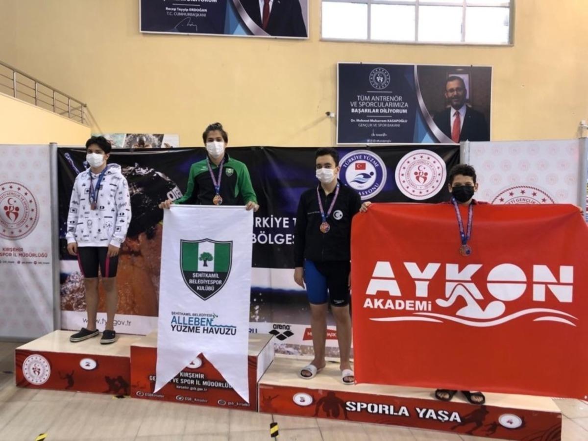 Y&uuml;z&uuml;c&uuml;ler, başarılarını sağlık camiasına armağan ettiler