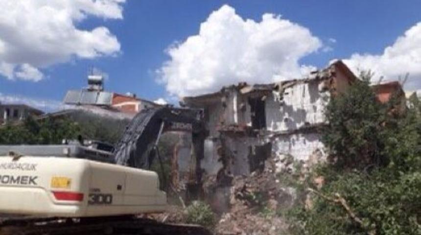 Bing&ouml;l&rsquo;de 126 ka&ccedil;ak yapı yıkıldı, 130 bin TL ceza kesildi