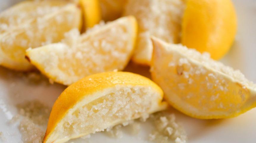 Uyurken Başınıza Tuzlu Limon Koyun! Neden mi? Faydaları Gerçekten Şaşırtıcı...