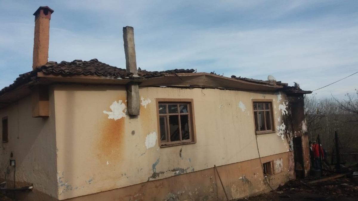 &Ccedil;arşamba&rsquo;da ev yangını