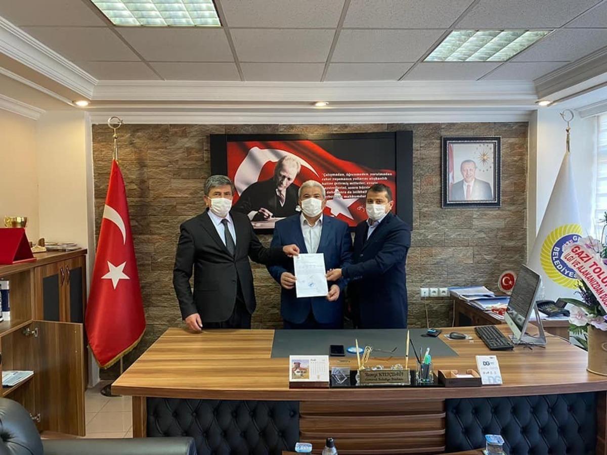 İl&ccedil;enin b&uuml;y&uuml;k caddesinin adı Dr. Devlet Bah&ccedil;eli olarak değiştirildi