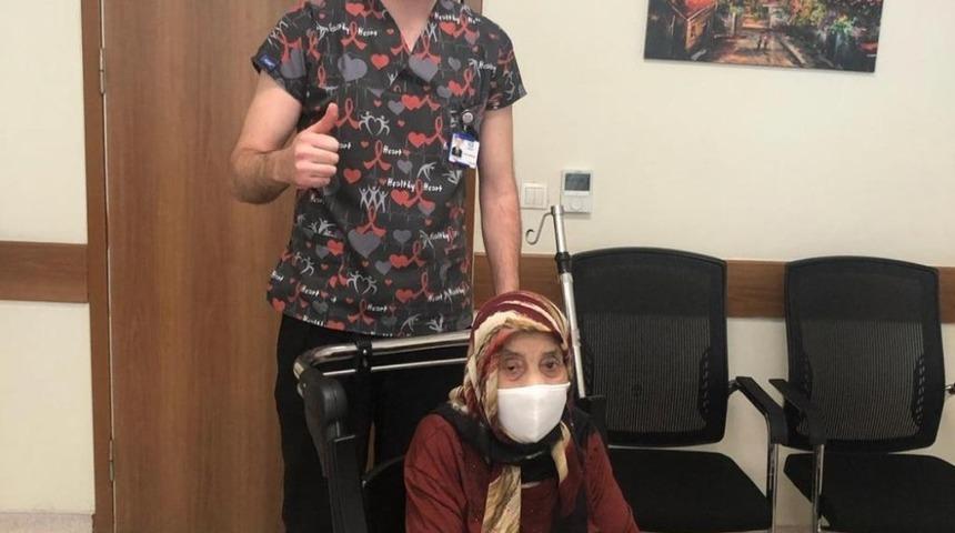 89 yaşında korona vir&uuml;s&uuml; ve kalp krizini yendi