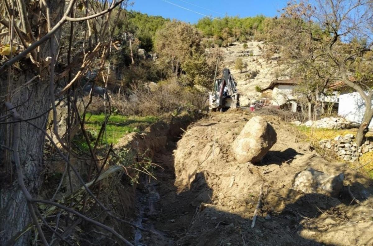 Yeşil Mahallesinde taşkınların &ouml;n&uuml;ne ge&ccedil;ildi